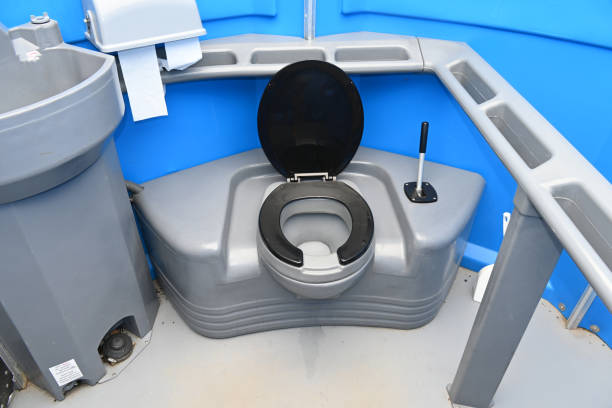 Best Portable restroom trailer rental  in Coffeyville, KS